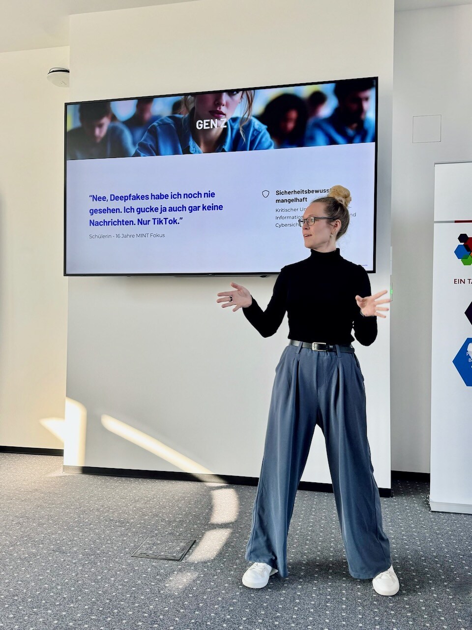 Keynote-IHK-GenZ-und-KI-Wirtschaft-und-Bildungswesen-Anna-Rüde-KI-Strategie-Expertin